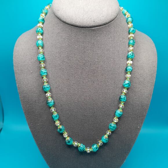 Green Murano Art Glass, Gold Tone Filigree End Caps, Hand-Knotted, Vintage - Picture 2 of 11